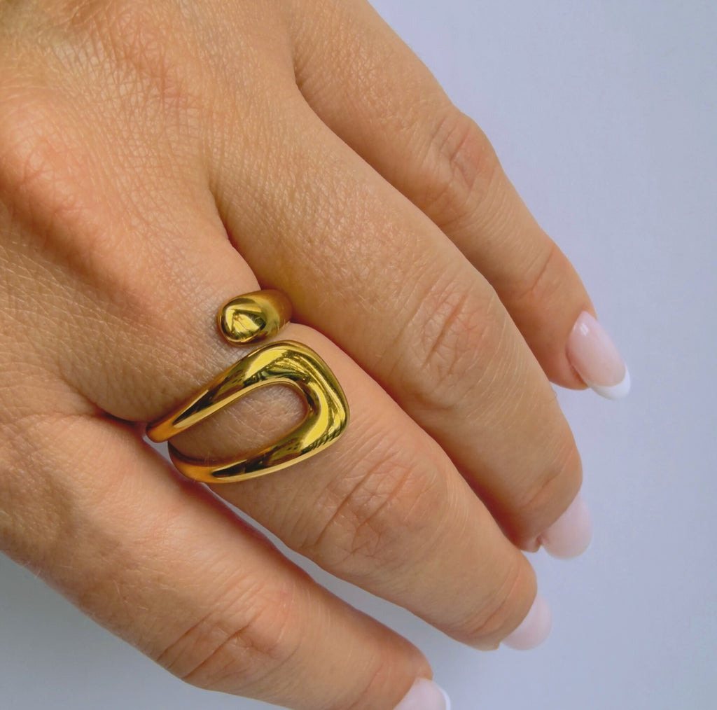 AvaRose Minimal Curve Ring